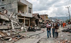 Endonezya'da 7.4 Şiddetinde Deprem Meydana Geldi