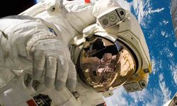 Uzayda Dilini Kaybetti Acil Dünyaya Gönderildi