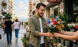 Erkeklere Cenazeler Dışında Neden Çiçek Verilmiyor?