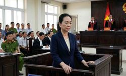 Vietnam'ı Soyan Kadın Hapiste Çantaları Açık Artırmada