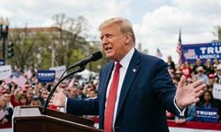 ABD Başkanı Trump'ın Saçları Neden Koyulaştı?
