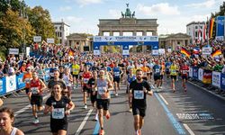 Bisiklet Arkasında Yarışıp Berlin Maratonunu Kazandı