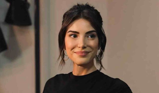 Deniz Baysal'ın Dergi Çekimindeki Kombinin Fiyatı Belli Oldu