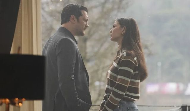 Eşref Rüya 33. Bölüm Nisan'ın Çizgili Bluzlu Kombin Detayı