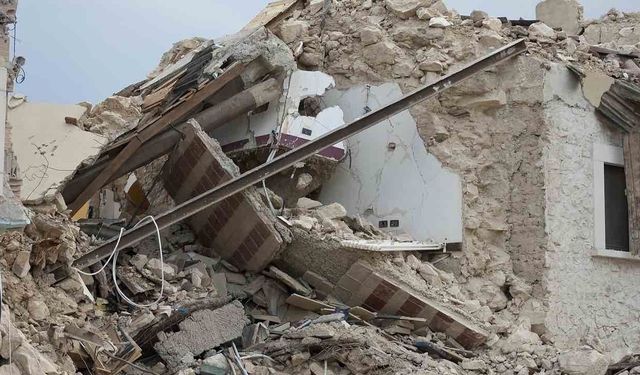 Hatay'da Korkutan Deprem Çevre İllerde Hissedildi