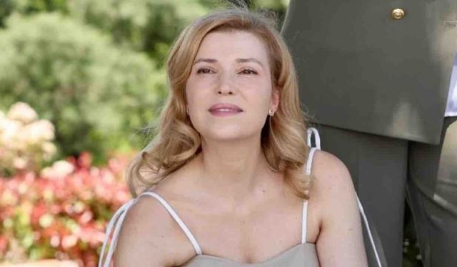 Selma Ergeç'in İnci Tanelerindeki Elbisesi Hangi Markaya Ait