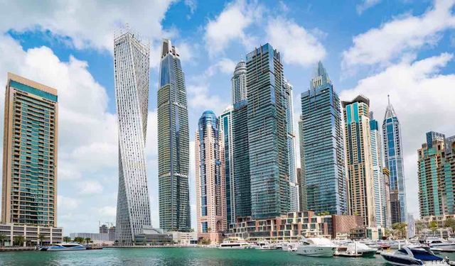 İran BAE'ye 16 Balistik Füze 121 İHA Fırlattı