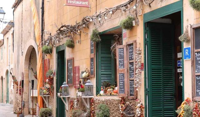 Mallorca'da Restoran Turistleri Boş Masa Varsa Kabul Ediyor