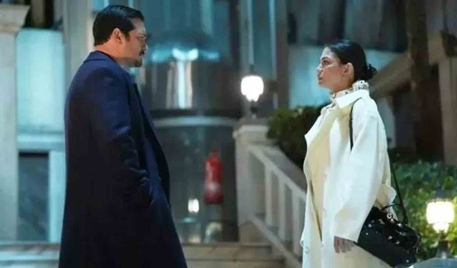 Eşref Rüya 37. Bölüm Nisan Beyaz Pardesülü Kombinin Detayı