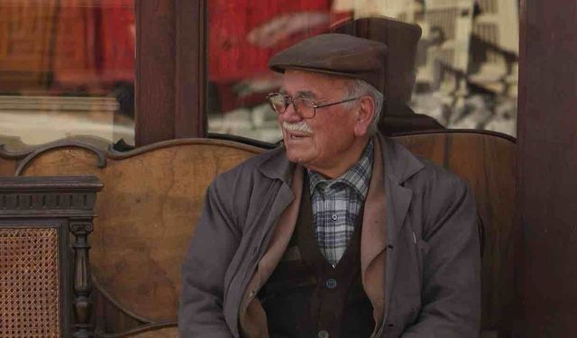 Yaşlanırken Genç Kalmanın Püf Noktaları Nelerdir?