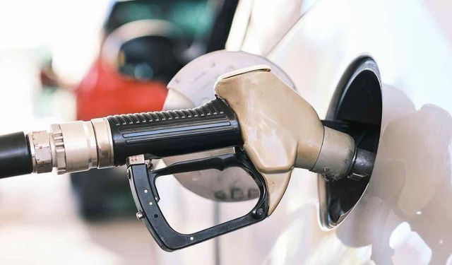 Hürmüz Boğazı'ndaki Belirsizlik Petrol Fiyatlarını Yükseltti