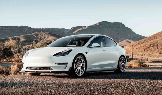 Tesla Otomatik Pilotun Yaptığı Bin Kazayı Bildirmedi