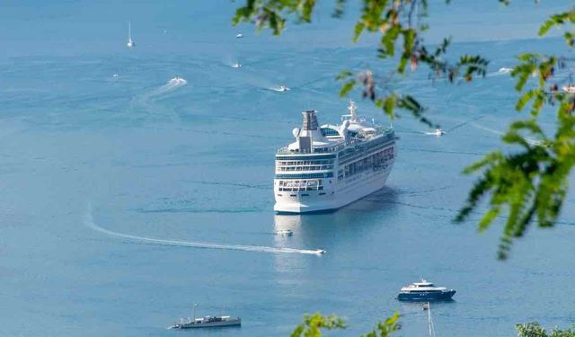 Fransa'da Bir Gemide 1700 Kişi Daha Mahsur Kaldı