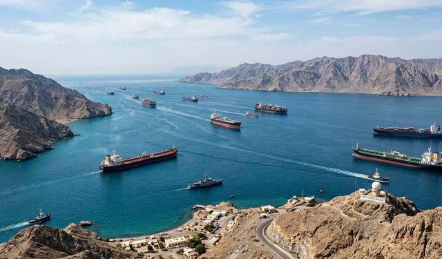 ABD Ordusu 57 Geminin Rotasını Değiştirdi 4 Gemi Yok Edildi
