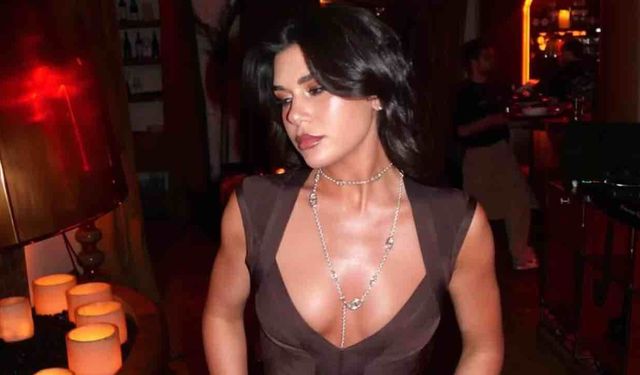 Sibil Çetinkaya 32. Yaşını Kutladı Elbisesi Dikkat Çekti
