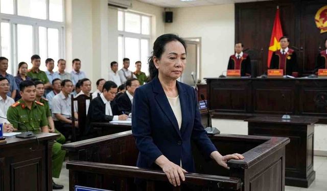 Vietnam'ı Soyan Kadın Hapiste Çantaları Açık Artırmada