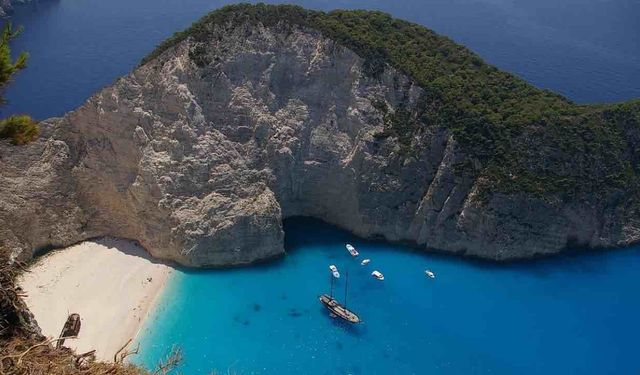 Yunanistan'dan Aşırı Turist Akınını Önlemek İçin Yeni Kural
