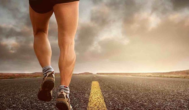 16 Yaşındaki Genç Hiç Durmadan 100 Kilometre Koştu