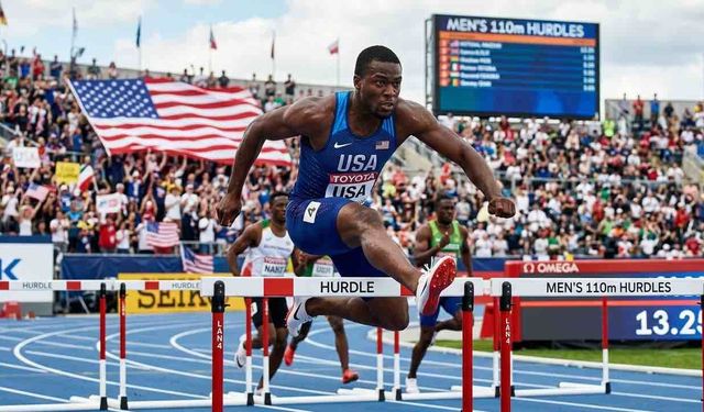 Genç Atlet 110 Metre Engelli Koşuda Dünya Rekoru Kırdı