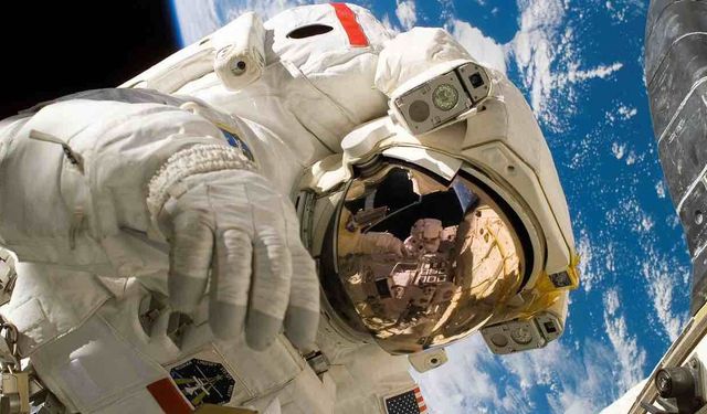 Sadece Şeytan Değil NASA Da Uzayda Prada Giyecek