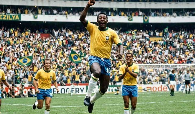 Pele'nin Tarihe Geçen Forması Açık Artırma İle Satılacak