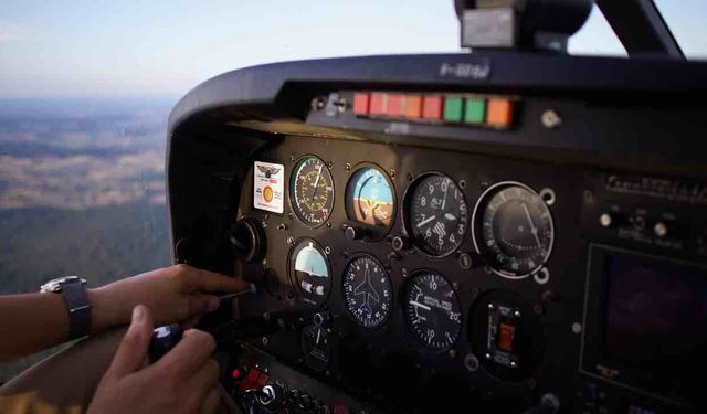 Pilot Uçağıyla Mesaj Yazdı 'Gökyüzünde Sıkılıyorum'