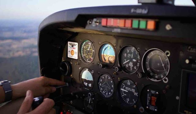 Eğitim Uçuşunda Pilot Öğrencisi Yanında Canına Kıydı