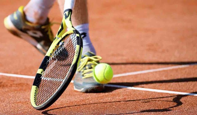 Dünya 114'üncüsü Wimbledon'da Yarı Finale Yükseldi