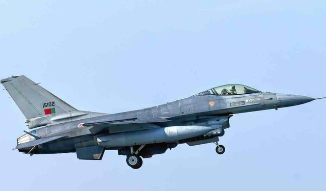 Yapay Zeka Gerçek Bir F-16 Uçak Kullandı