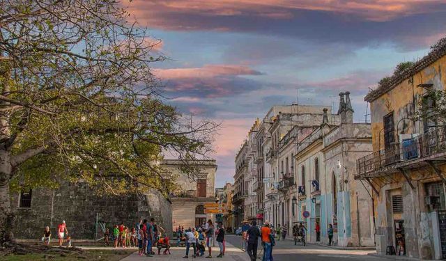 Havana Karanlık Ve Issız Bir Şehre Dönüştü