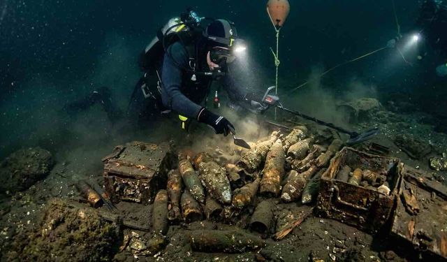 Tuna Nehrinin Dibinde Çok Sayıda Silah Bulundu