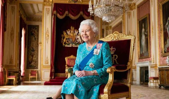 Kraliçe Elizabeth Diana'nın Babası İle Aşk Yaşadı İddiası