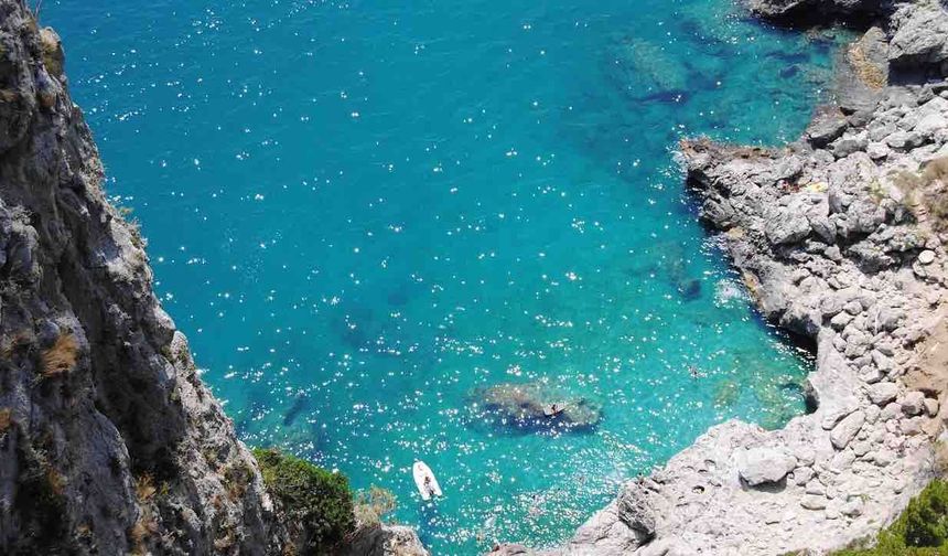 Capri Adası Büyük Turist Gruplarının Girişini Yasakladı