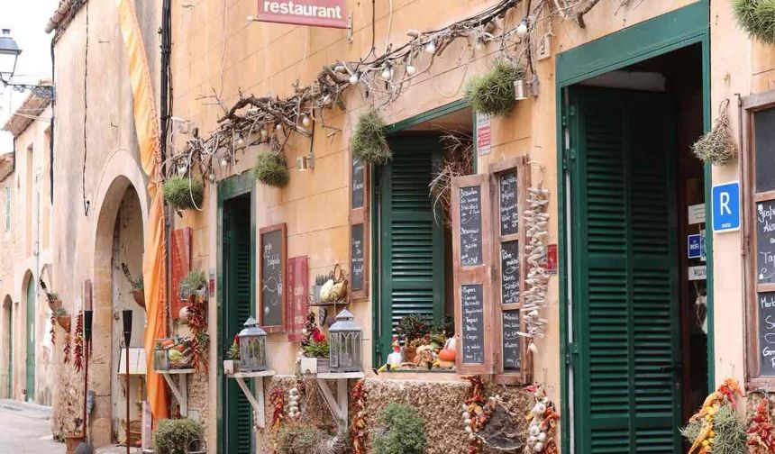 Mallorca'da Restoran Turistleri Boş Masa Varsa Kabul Ediyor