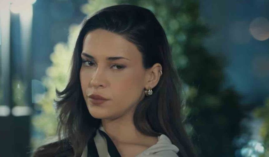 Yeraltı Dizisi 8. Bölüm Ceylan'ın Deri Etekli Kombin Detayı