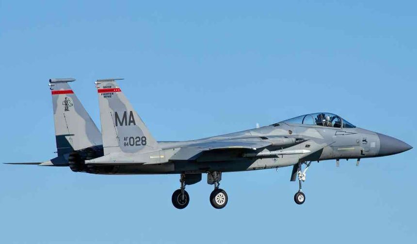 İran ABD'nin 1 F-15 Uçağını Düşürdü Bir Pilot Kurtuldu