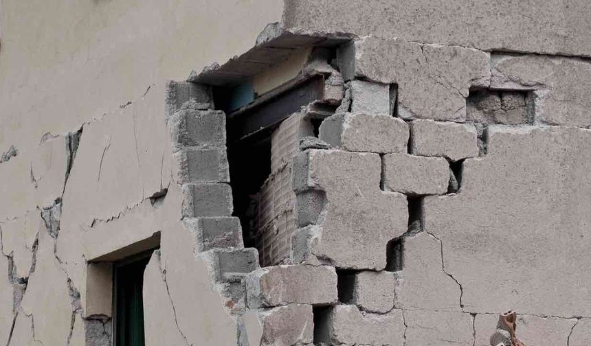 Van'da 5.2 Şiddetinde Deprem Korkuya Neden Oldu