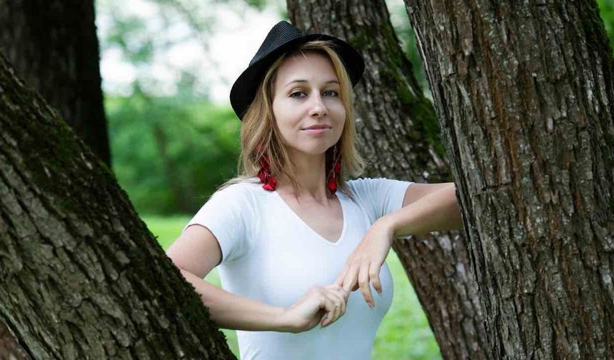 Beyaz Tişörtün Altına Hangi Renk Sutyen Giyilmeli?
