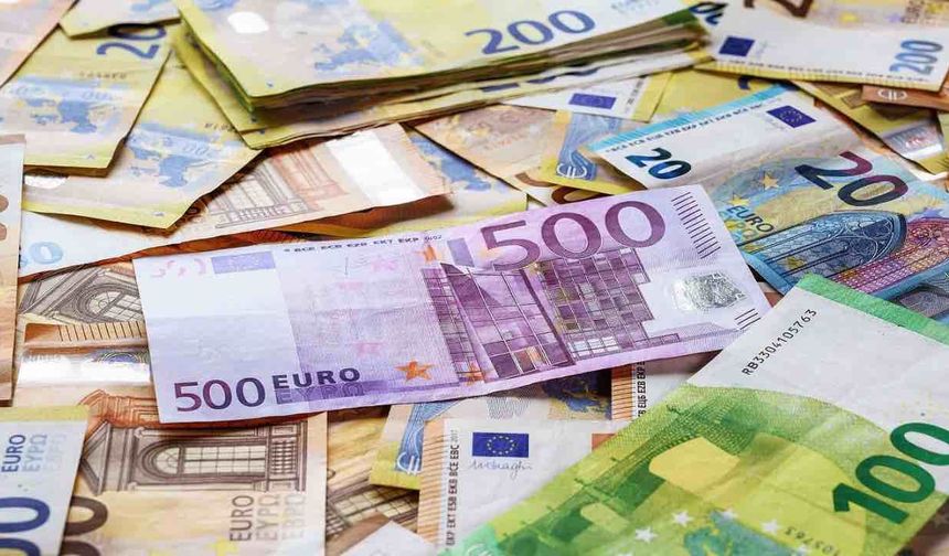 Polisten Kaçarken Arabadan 40 Bin Euro Attılar