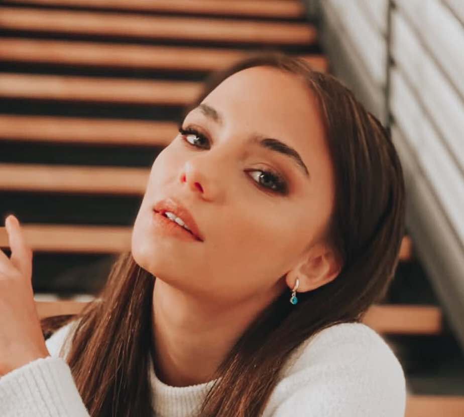 ayni yagmur altinda beliz bahar sahin kimdir nerelidir kac yasindadir