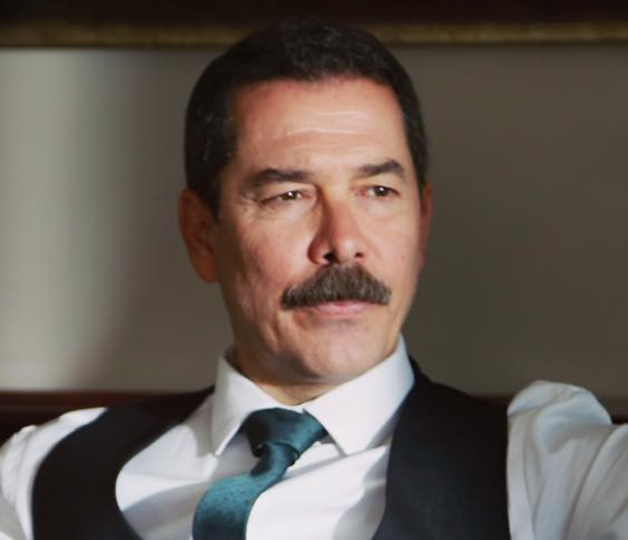 ayni yagmur altinda umur fikret kuskan kimdir nerelidir kac yasindadir