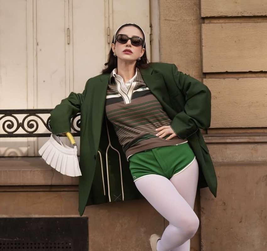 ozge gurel paris moda haftasi na damga vurdu