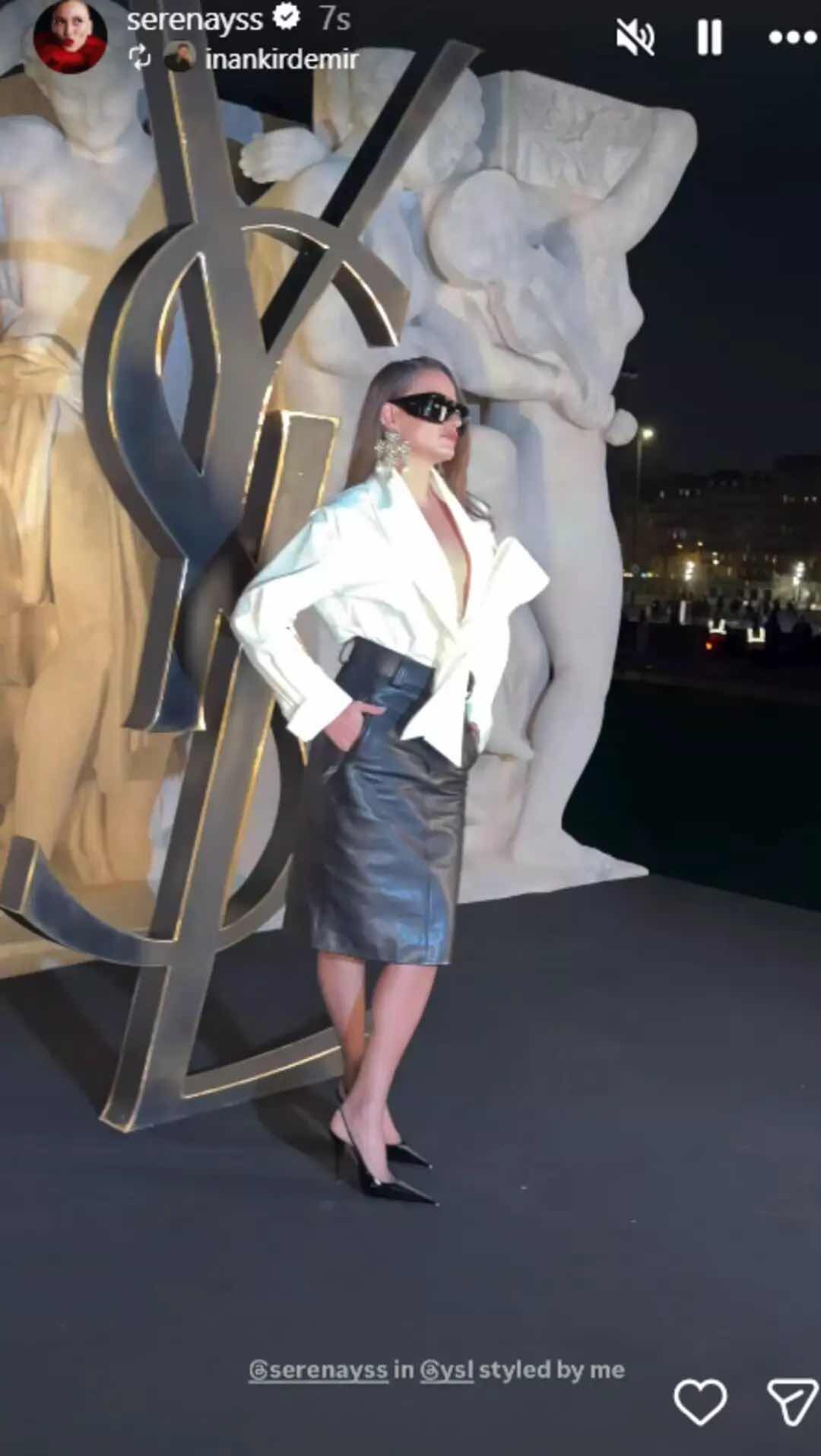 serenay sarikaya paris moda haftasinda tarziyla gundem oldu