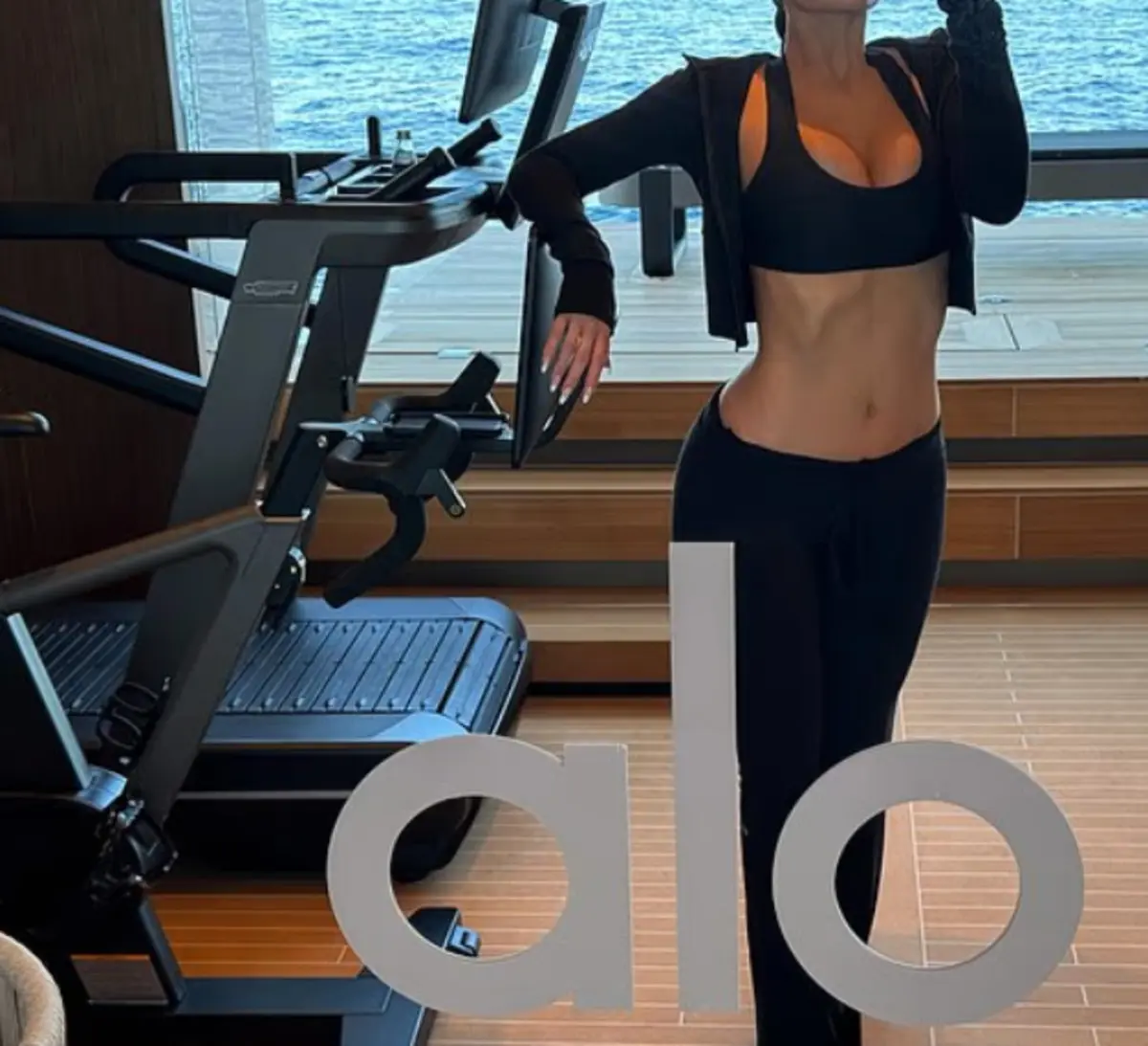 kylie jenner in 50 milyon dolarlik yatta paylasimi gundem oldu