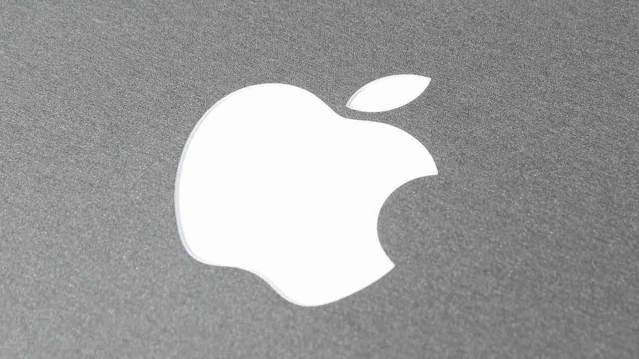 Apple'da Tim Cook Görevi John Ternus'a Devretti