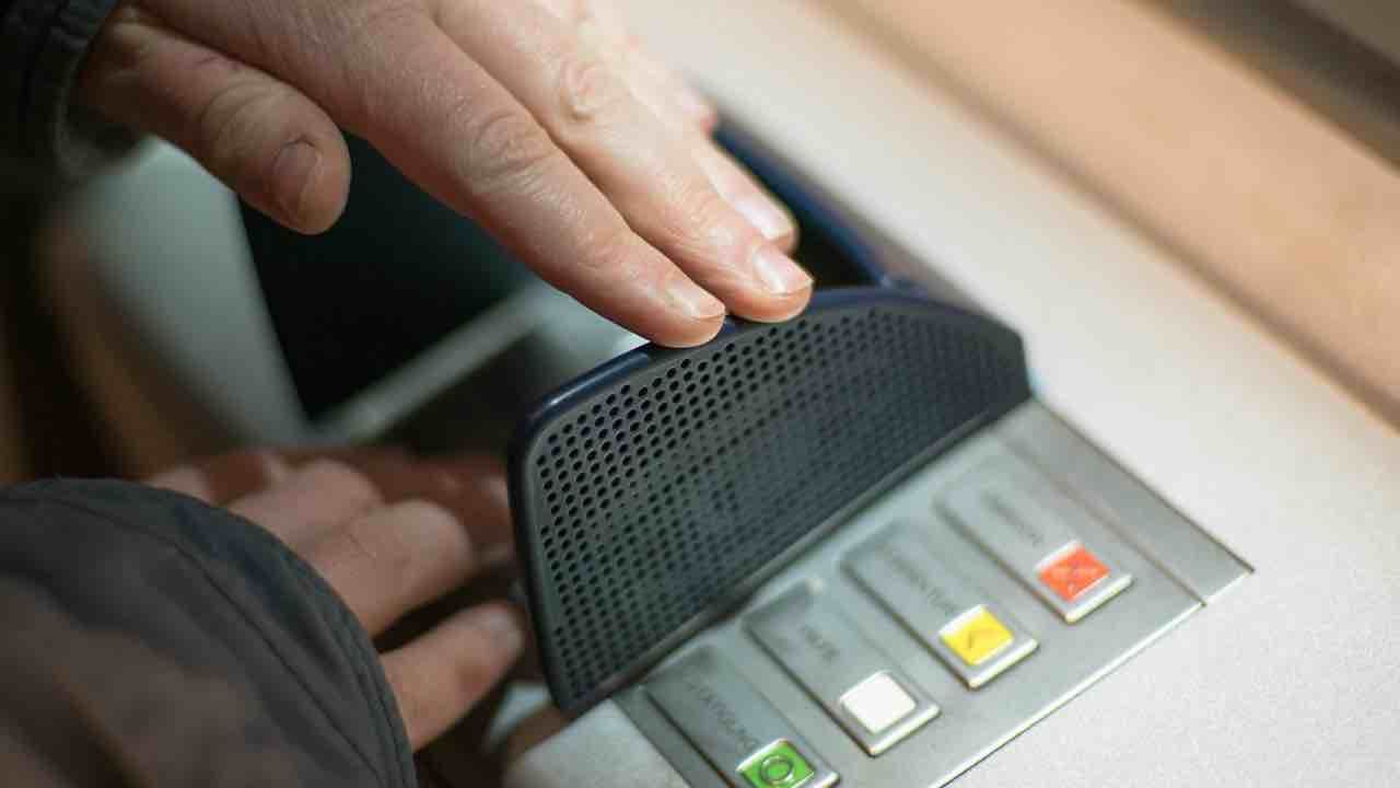 ATM'den 12 Bin Euro Çekmek İstedi 120 Bin Euro Aldı